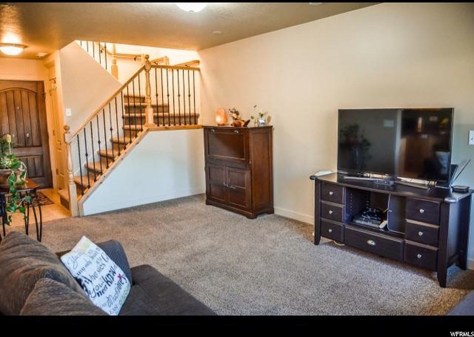 424 E 1525 N - Photo 6 of 10