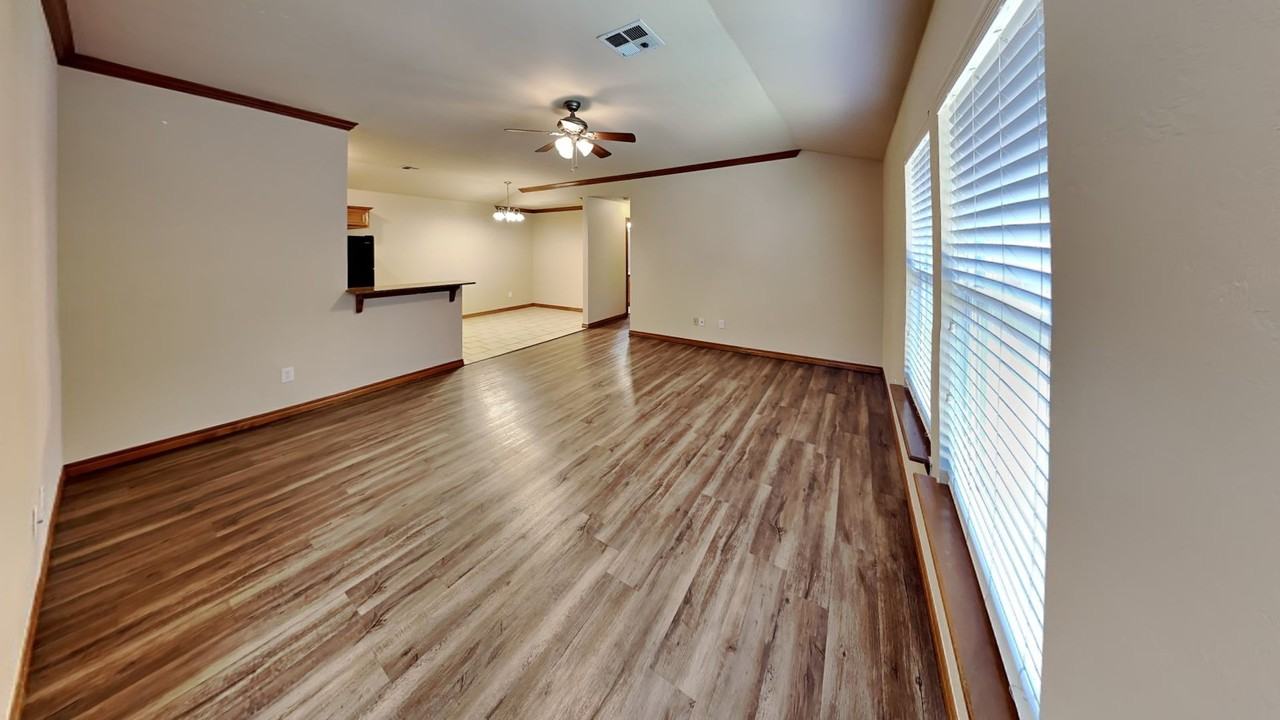 11018 Sw 5th St - Photo 4 of 17