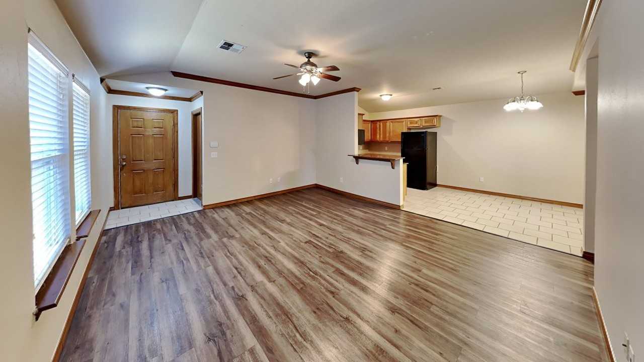 11018 Sw 5th St - Photo 5 of 17