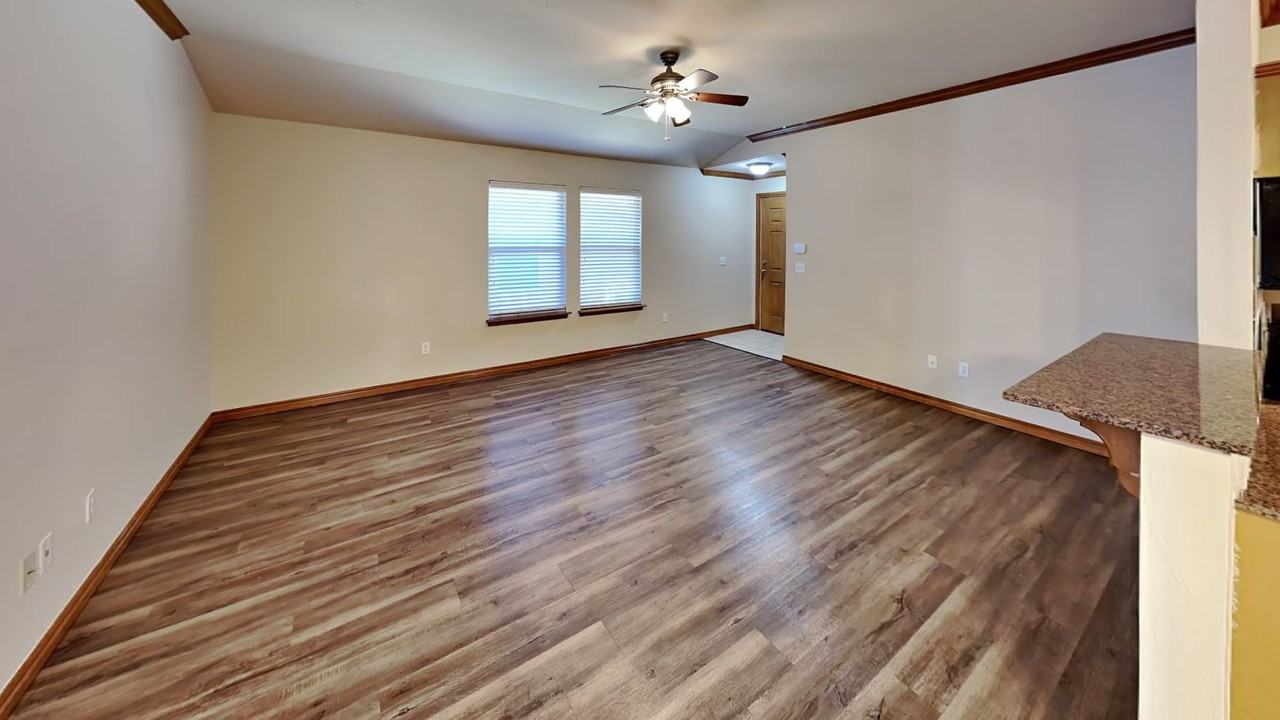 11018 Sw 5th St - Photo 6 of 17