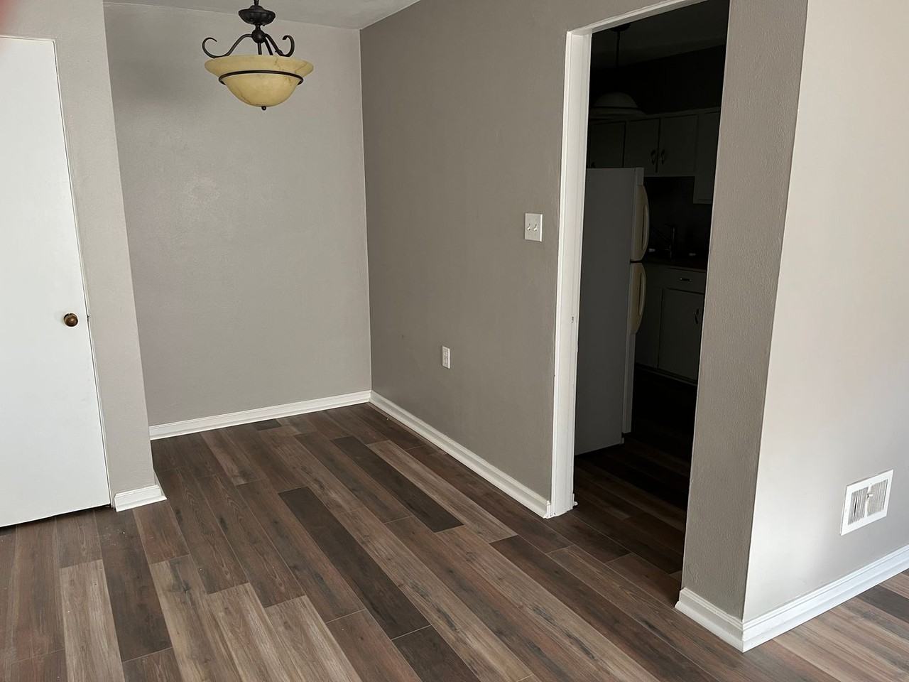 3108 Alby St - Photo 3 of 11