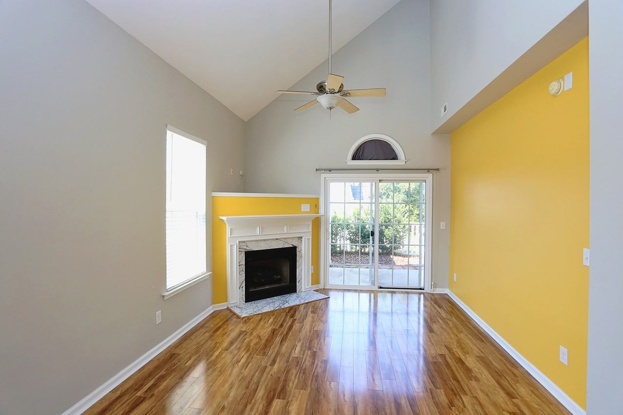 915 Cinnamon Dr - Photo 3 of 37