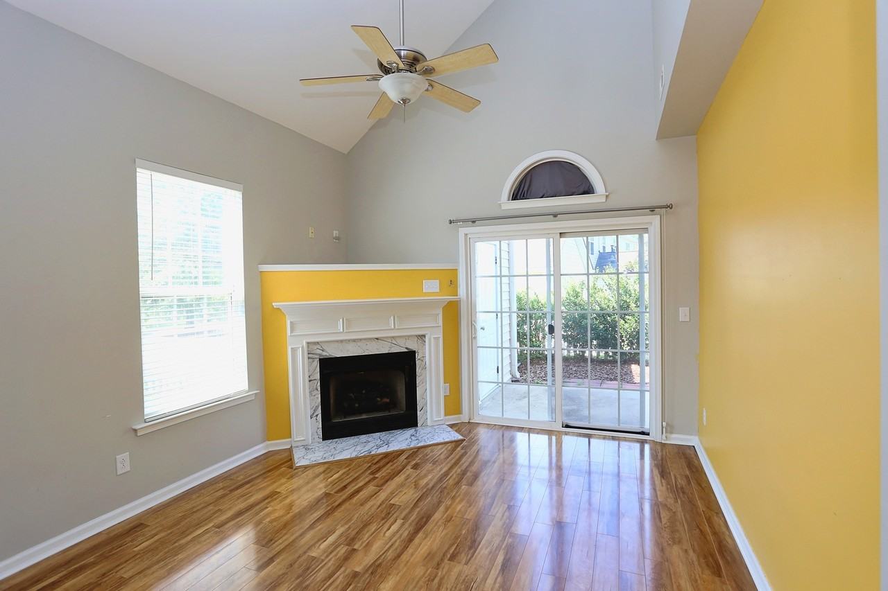 915 Cinnamon Dr - Photo 4 of 37