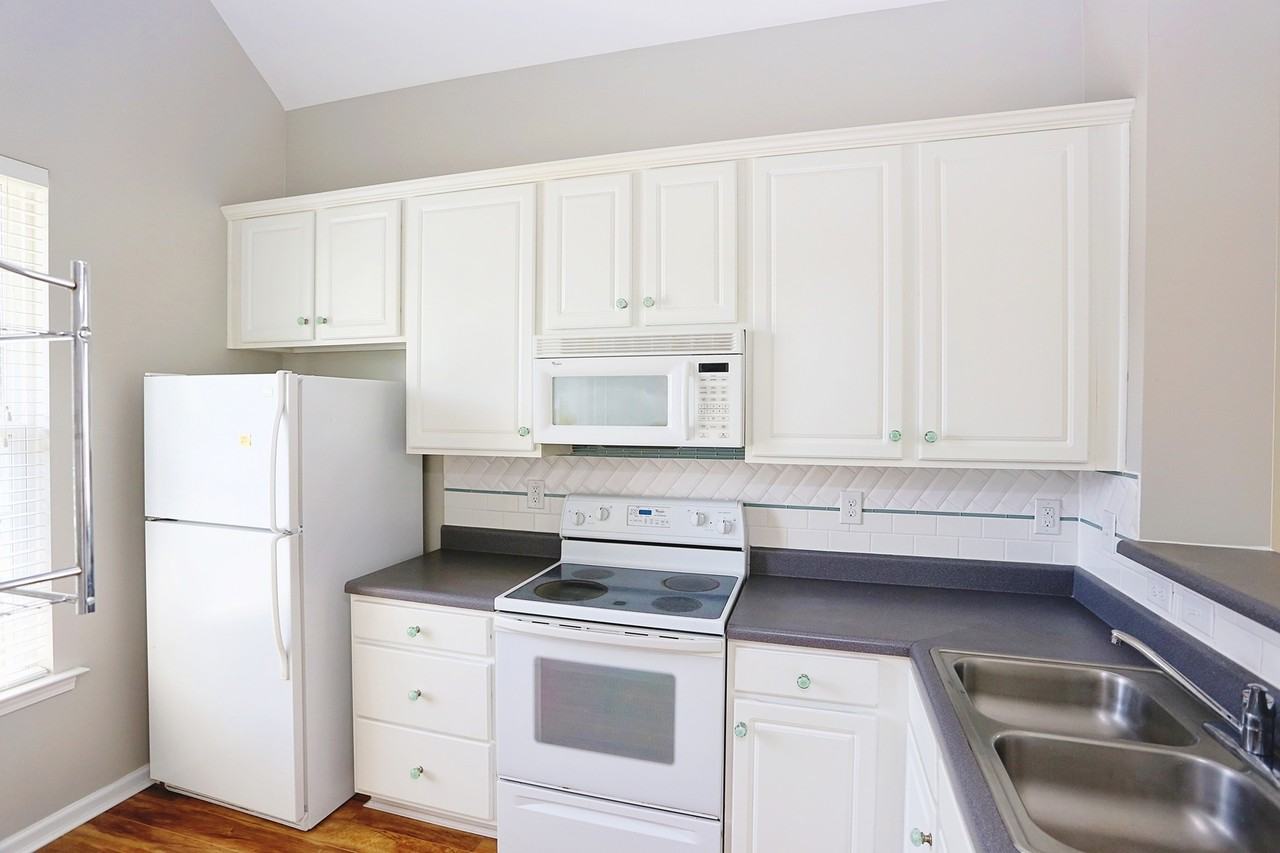 915 Cinnamon Dr - Photo 6 of 37