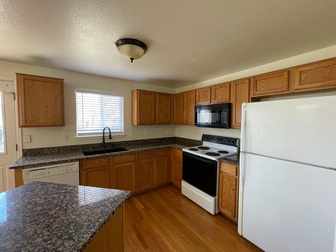 4672 E 135th Ln - Photo 5 of 21