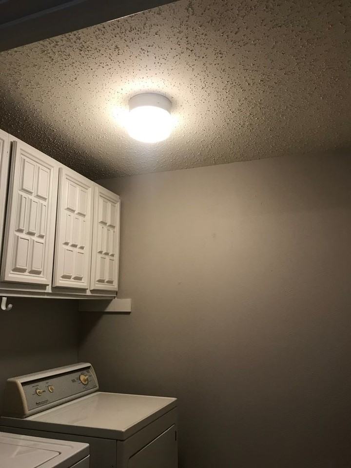 300 Jackson Ave - Photo 5 of 12