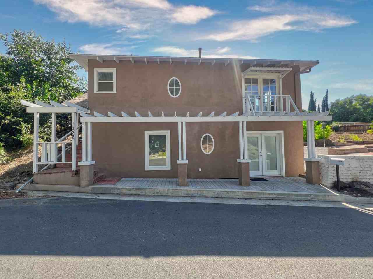 1326 Pacific St - Photo 2 of 17