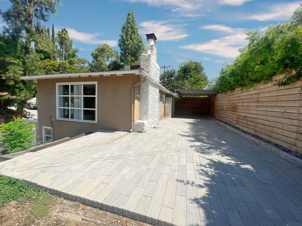 1326 Pacific St - Photo 4 of 17