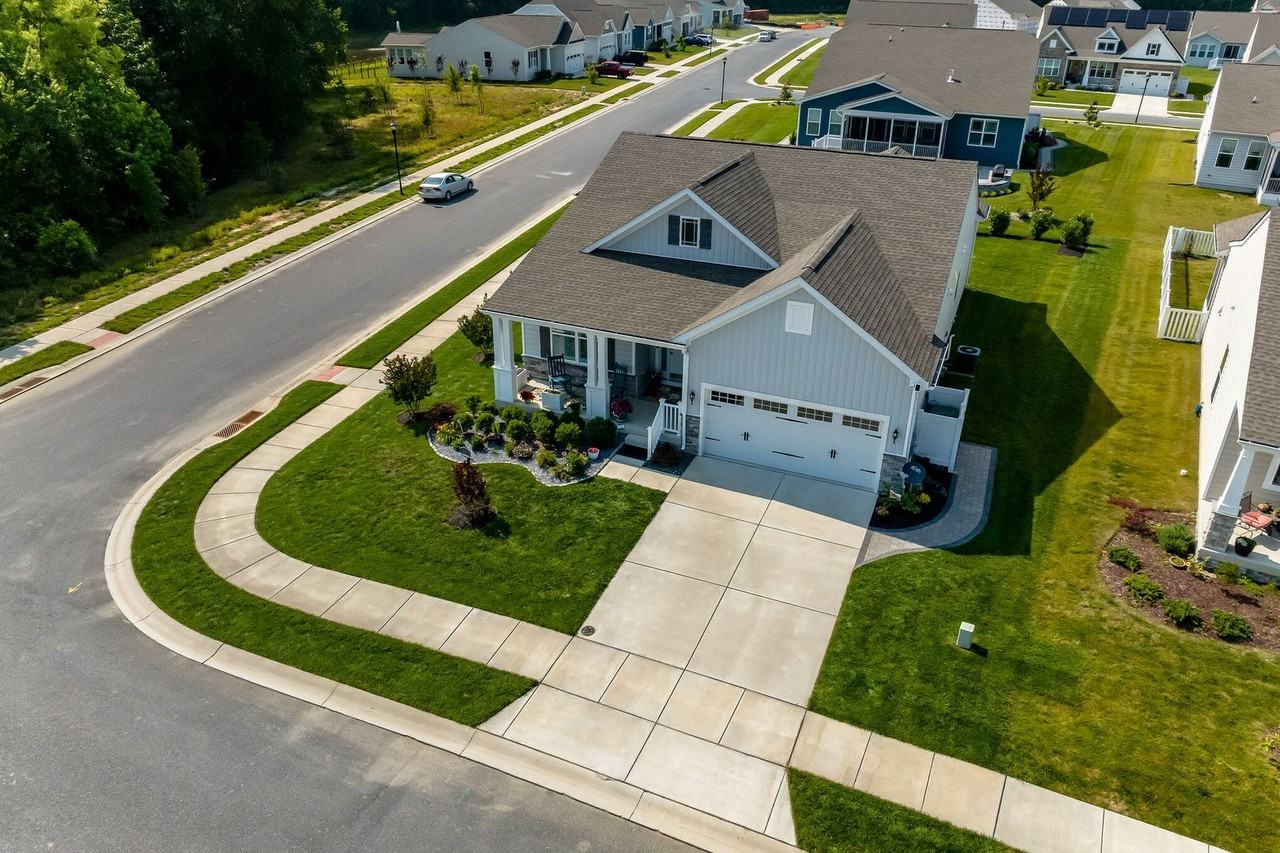32127 Deerwood Ln - Photo 2 of 35