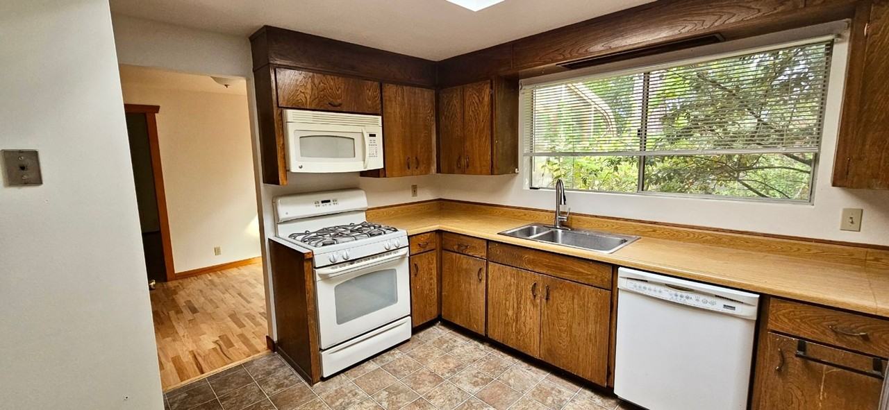 14831 Ne 12th St - Photo 4 of 17