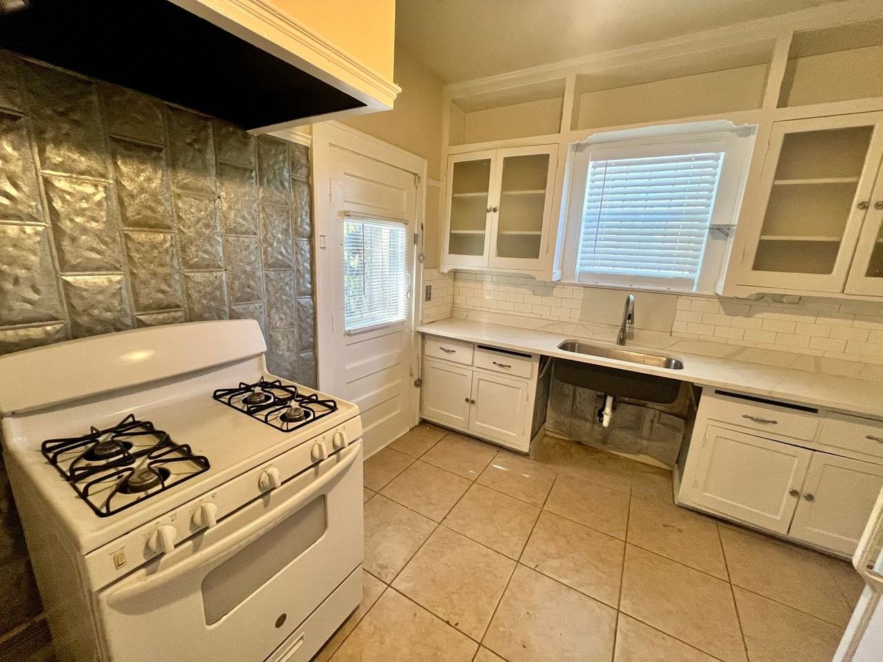 424 E Ashby Pl #1 - Photo 7 of 13