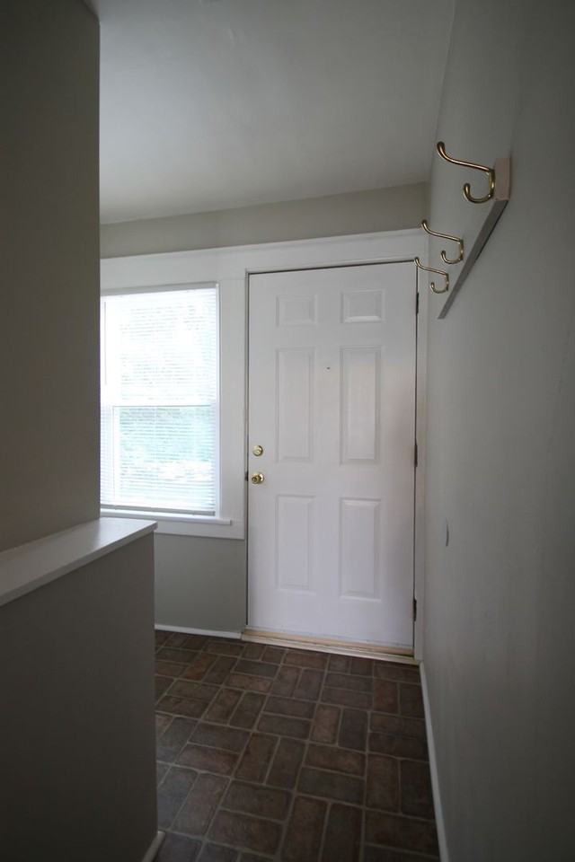 653 E Main St Apt B - Photo 2 of 20