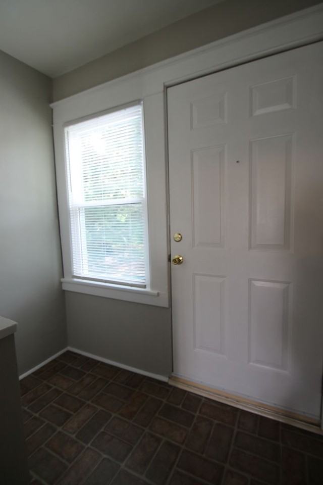 653 E Main St Apt B - Photo 3 of 20