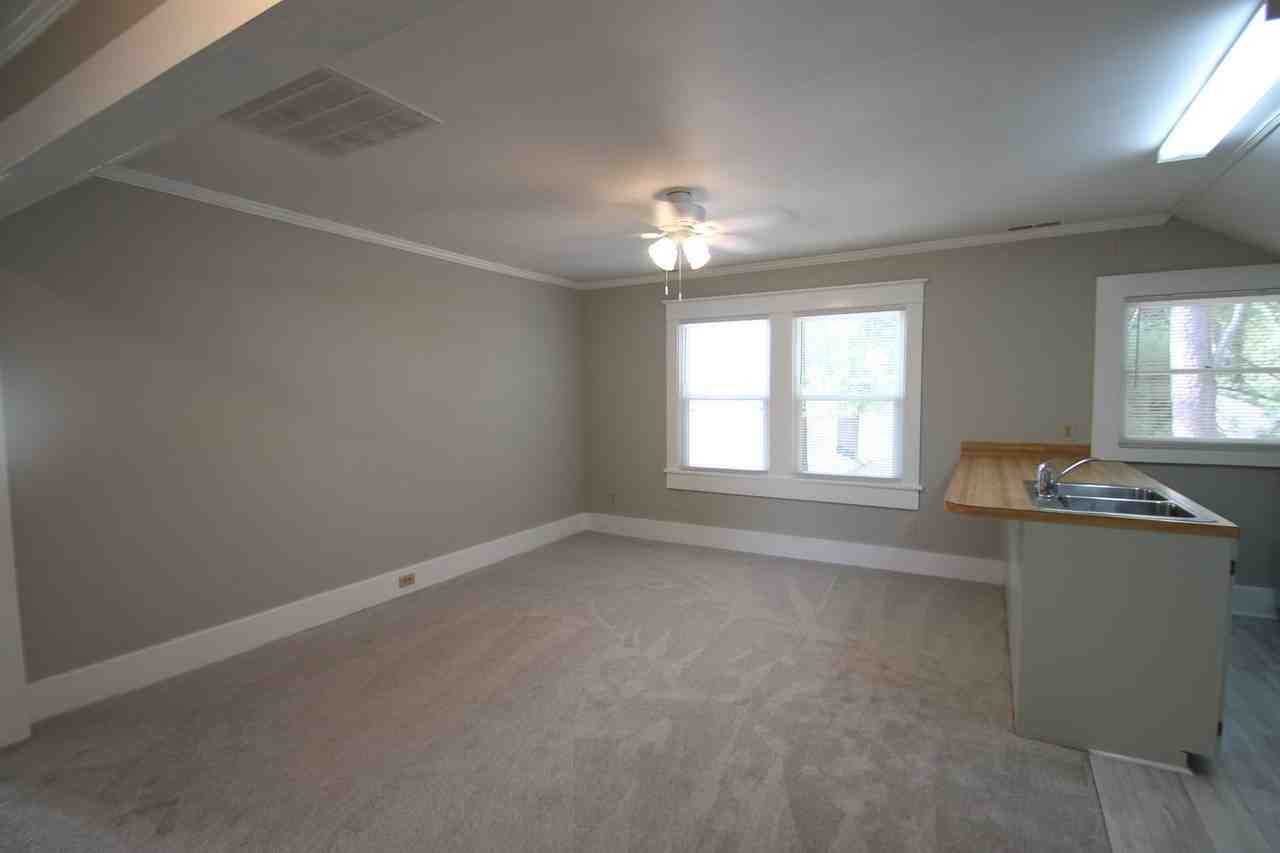 653 E Main St Apt B - Photo 5 of 20