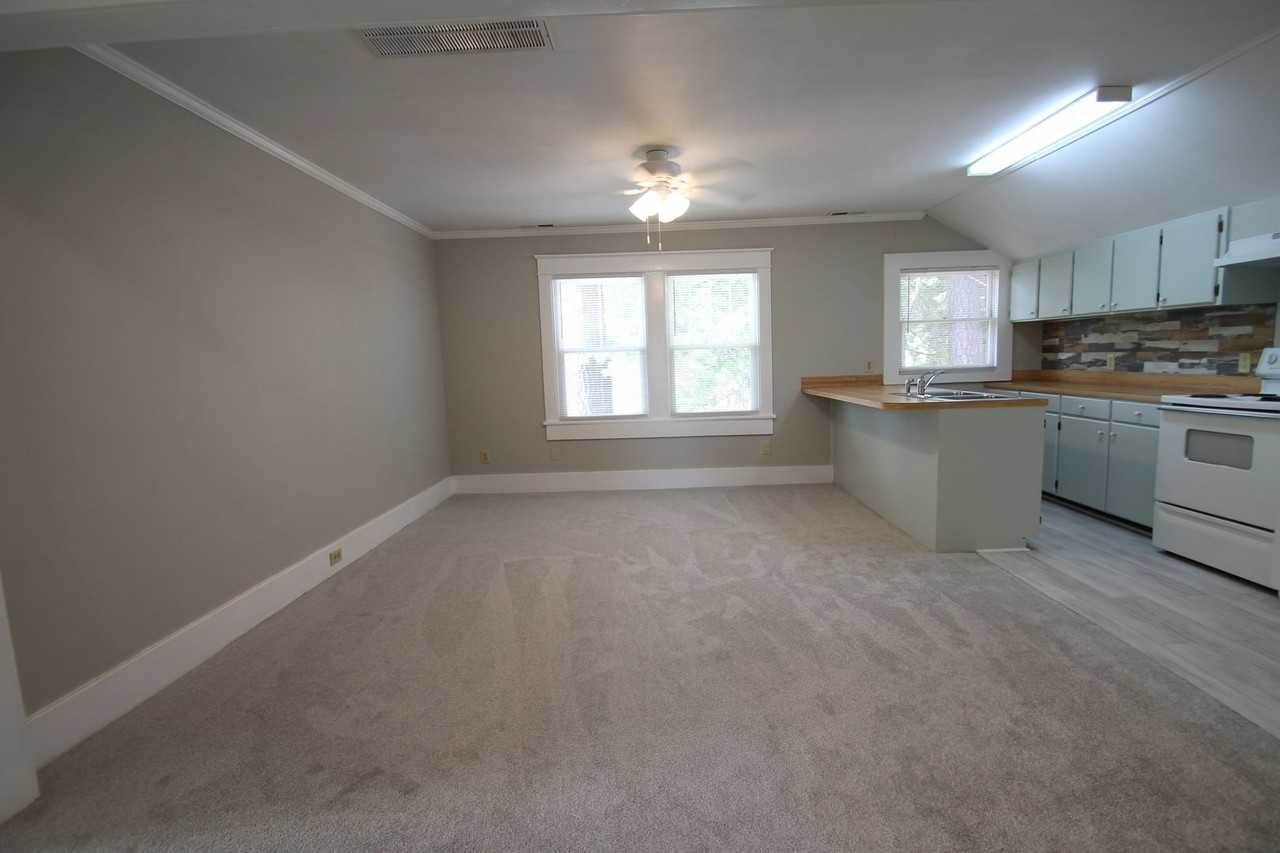 653 E Main St Apt B - Photo 6 of 20