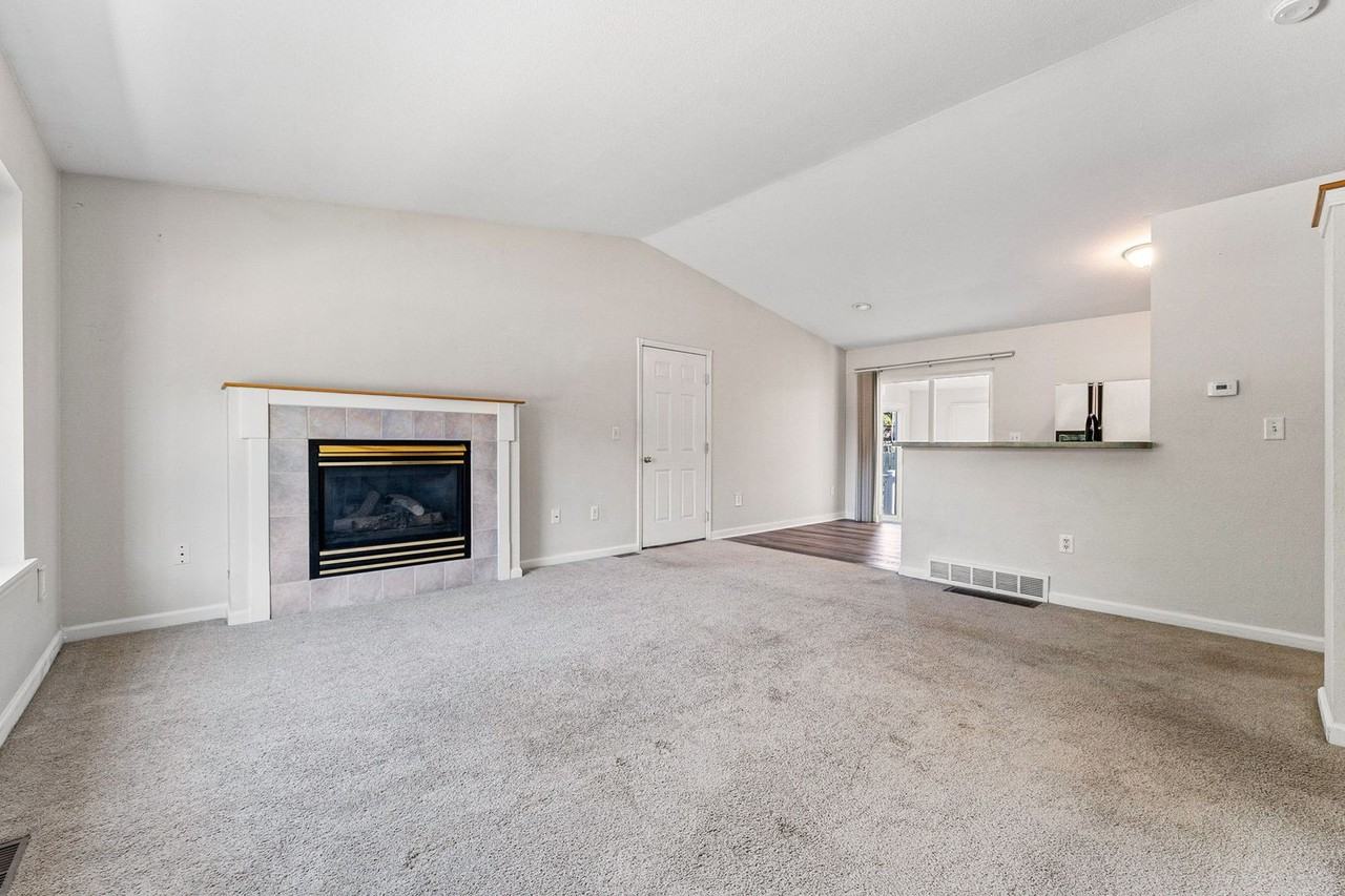 1060 Sunrise Circle - Photo 5 of 23