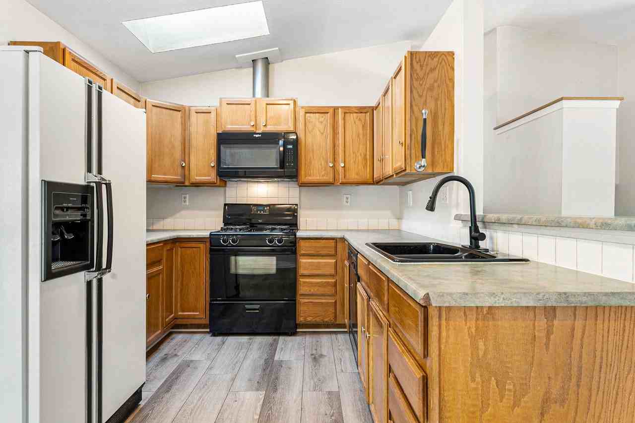 1060 Sunrise Circle - Photo 7 of 23