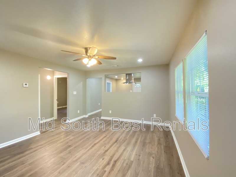 1514 W 16th St - Photo 2 of 7