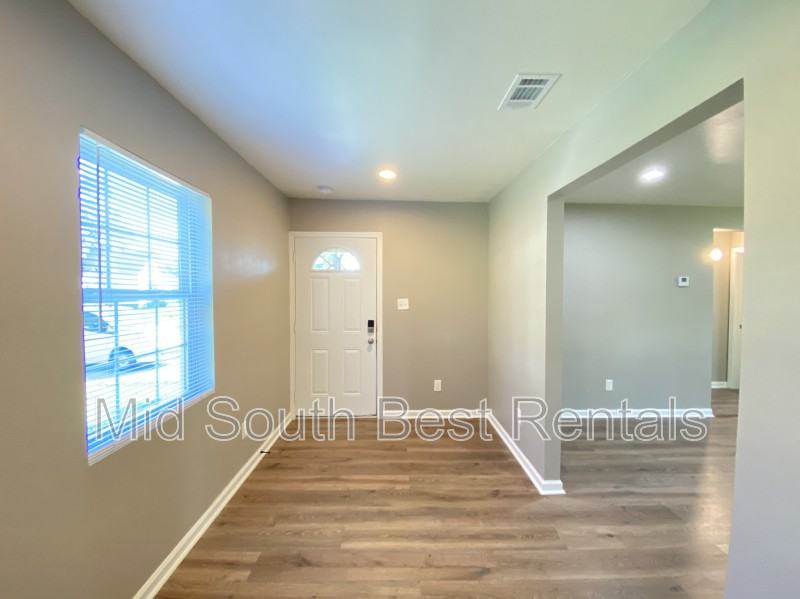 1514 W 16th St - Photo 4 of 7