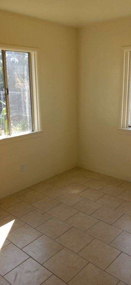 918 W Hays St - Photo 3 of 20