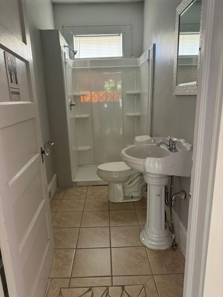 5111 N Main St - Photo 3 of 12