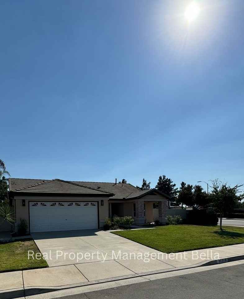 31319 Van Eyck Ct - Photo 3 of 34