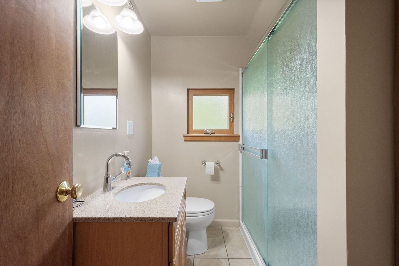 210 Broadway Ave - Photo 2 of 32