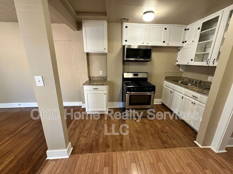 1715 North Villa Avenue - Photo 5 of 18