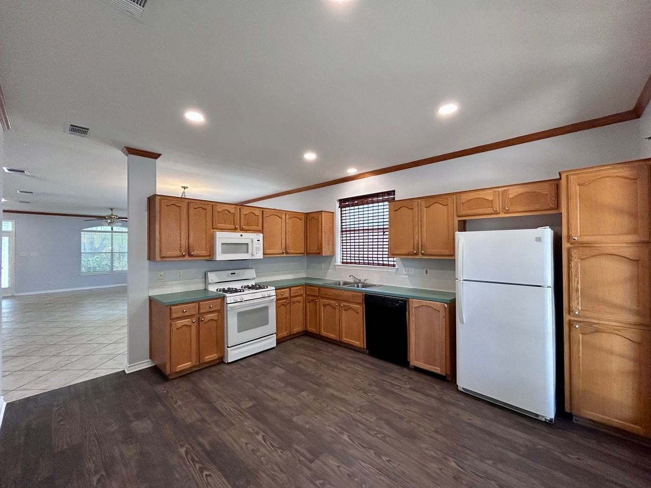 4710 Sojourner St - Photo 3 of 21