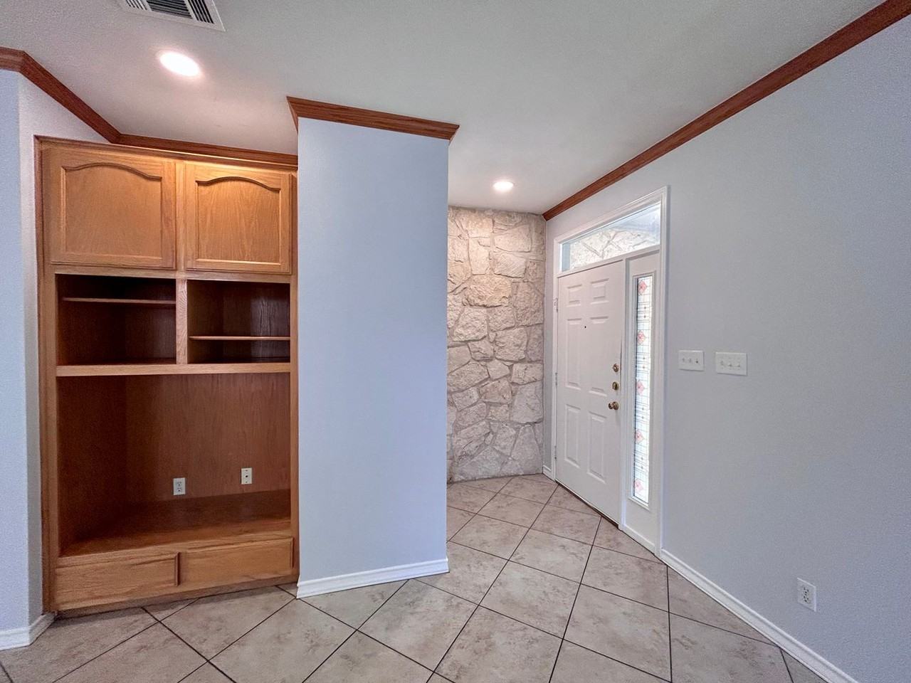 4710 Sojourner St - Photo 4 of 21