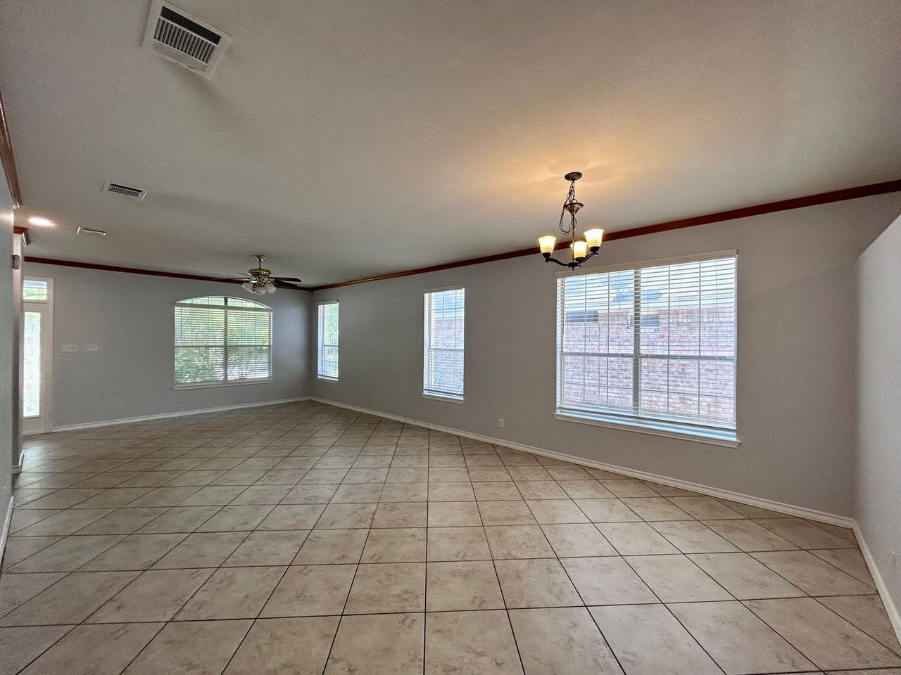 4710 Sojourner St - Photo 6 of 21