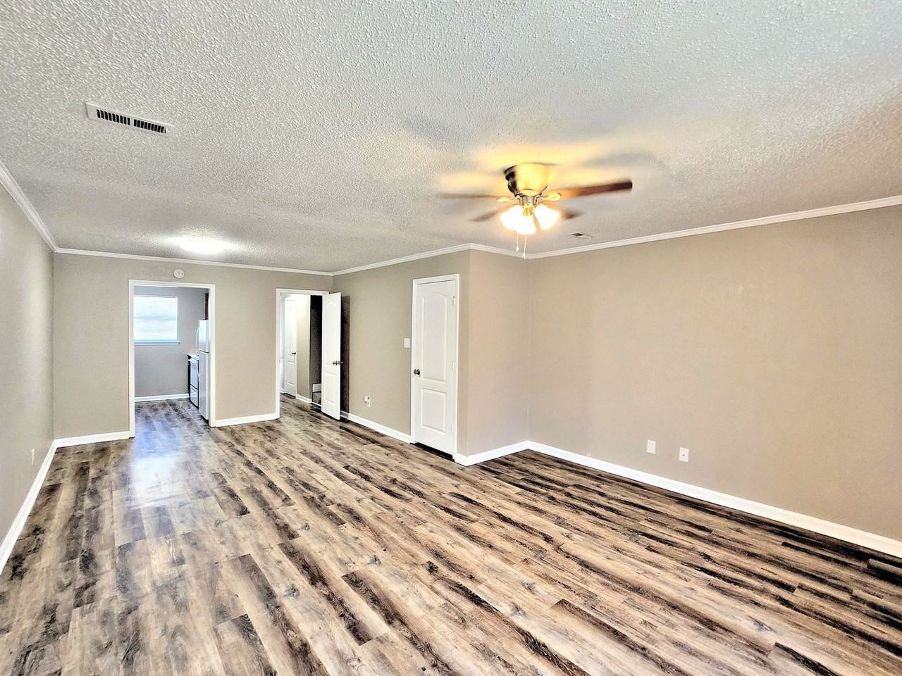 (RCH-32)) Gaslight Manor Townhomes - Photo 2 of 12