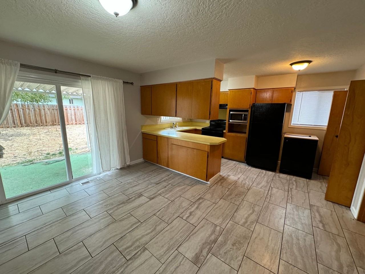 1904 E 12th St - Photo 2 of 15