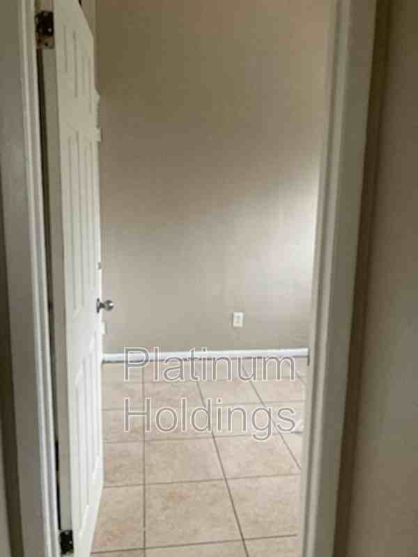 1049 Neville Ave - Photo 5 of 16