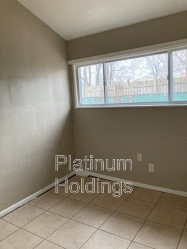 1049 Neville Ave - Photo 6 of 16