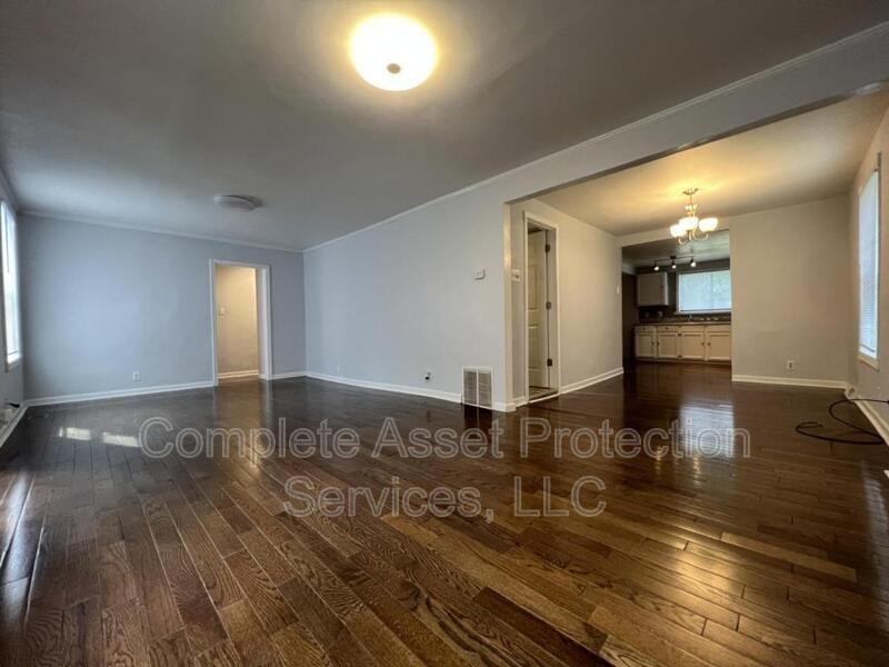 2788 Hickory St - Photo 3 of 9