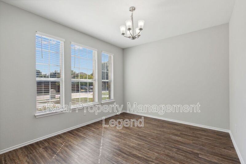 5100 Brookside Dr - Photo 7 of 38