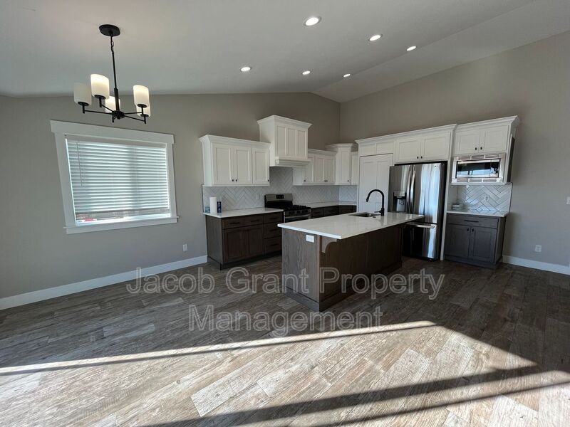 5694 Eaglewood Dr - Photo 5 of 21