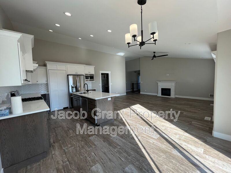 5694 Eaglewood Dr - Photo 6 of 21