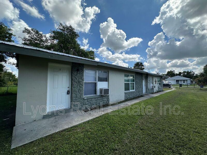 3217 Jeffcott St - Photo 2 of 14