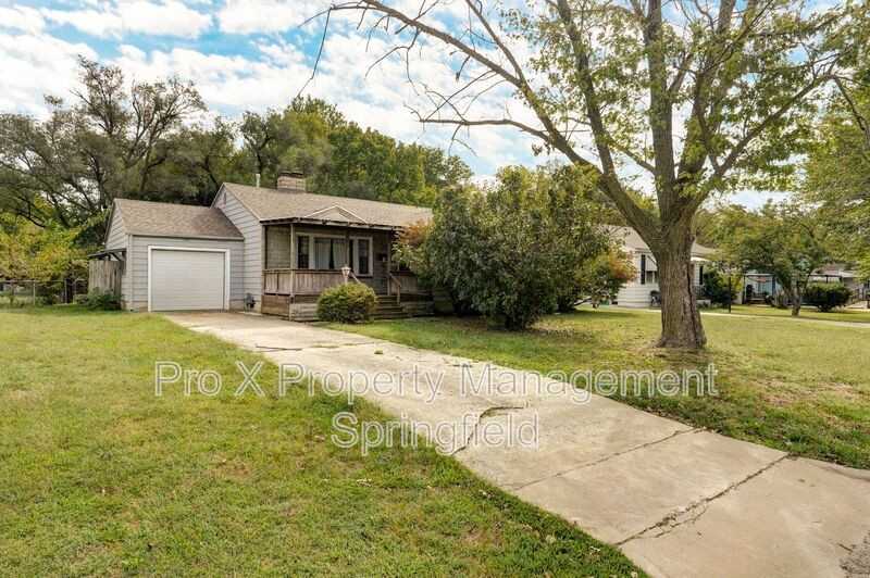 1140 S Stewart Ave - Photo 2 of 19