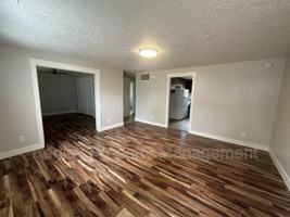 featured image of 1525 Marilyn Dr #B