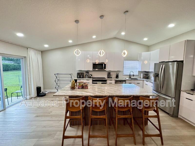 15912 Indian Wells Court - Photo 2 of 28