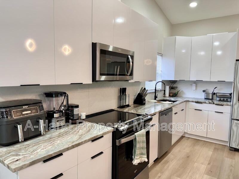 15912 Indian Wells Court - Photo 5 of 28