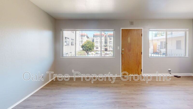 529 41st St #11 - Photo 2 of 10