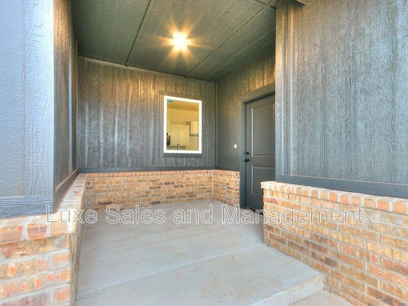 11004 Oak Hollow Rd - Photo 2 of 48