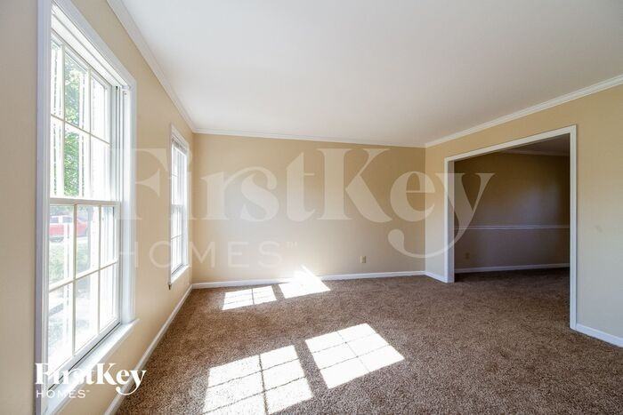 8280 Twin Cove Ct - Photo 2 of 15