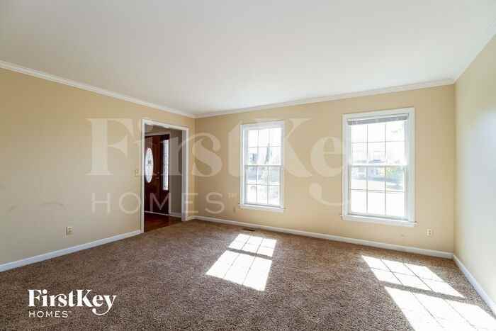 8280 Twin Cove Ct - Photo 3 of 15