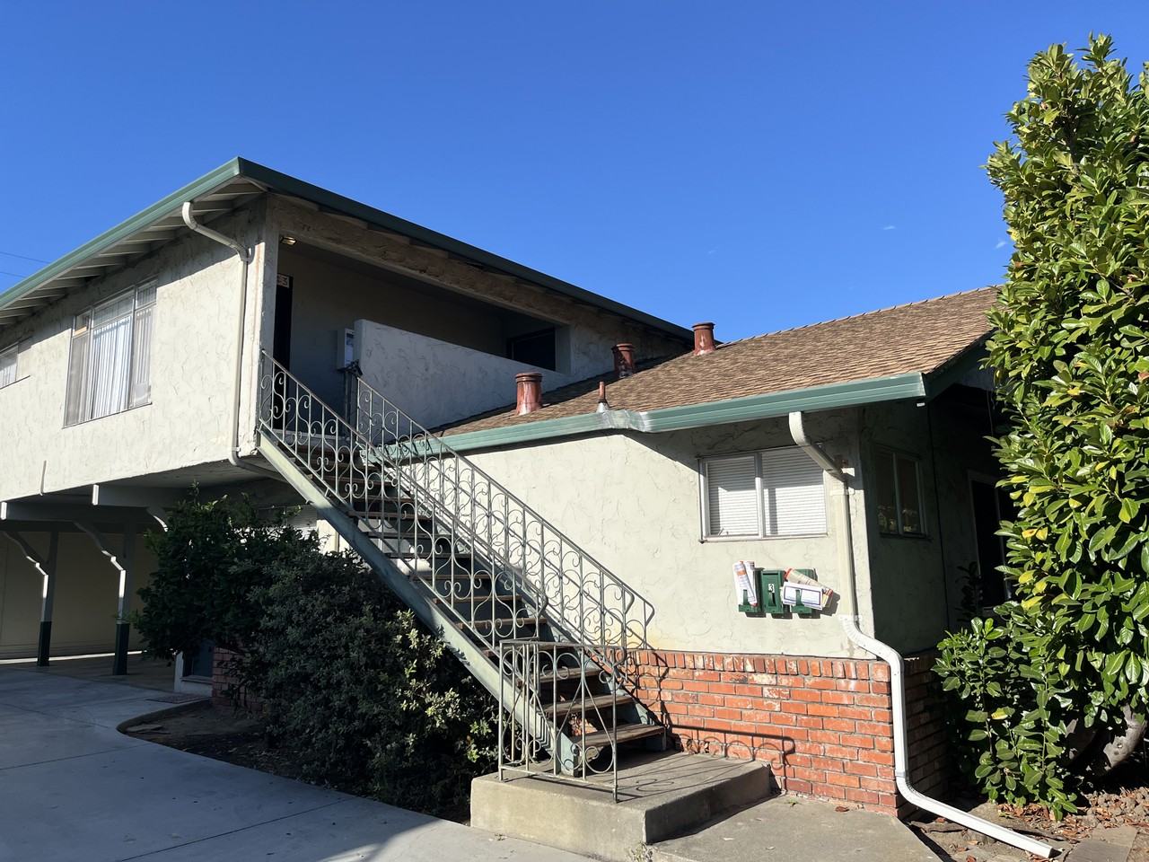 1018 W Iowa Ave #4 - Photo 2 of 9