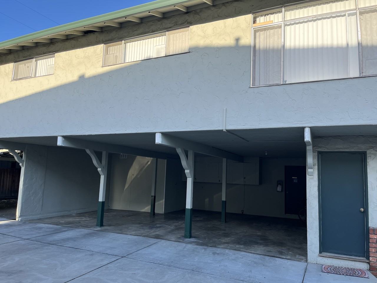 1018 W Iowa Ave #4 - Photo 3 of 9